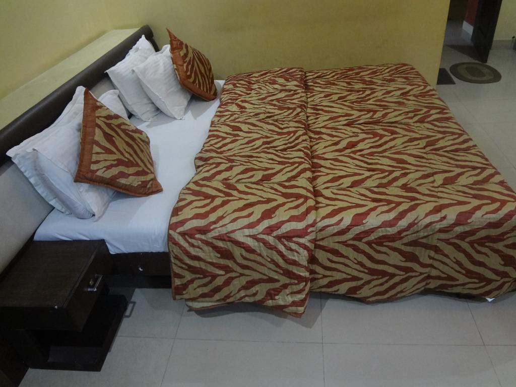 Super Delux- Gallary